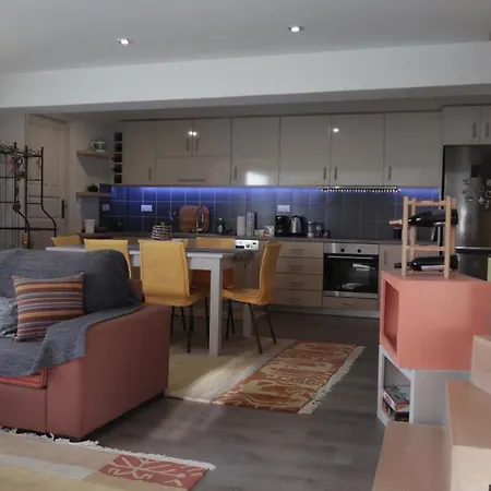 Villa Mountain / Center *