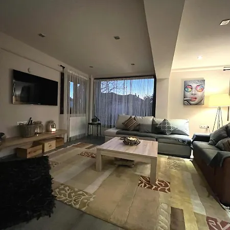 Mountain / Center Villa