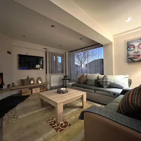 Villa Mountain / Center