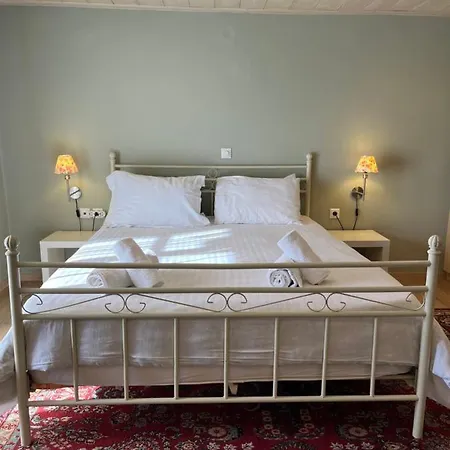 Mountain / Center Villa Arájova