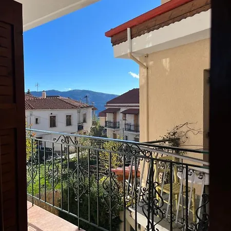 Villa Mountain / Center Arájova